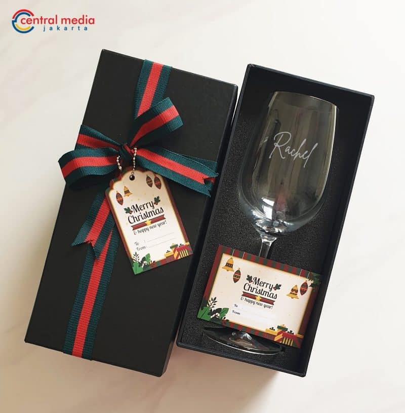 Hampers Engraved Wine Glass with Hard Box